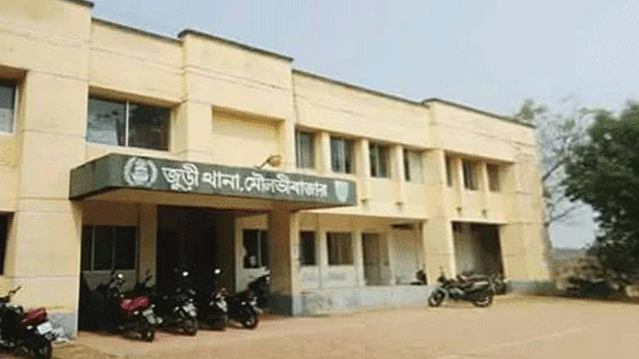 ‎ছেলের কুড়ালের আঘাতে বৃদ্ধের মৃত্যু