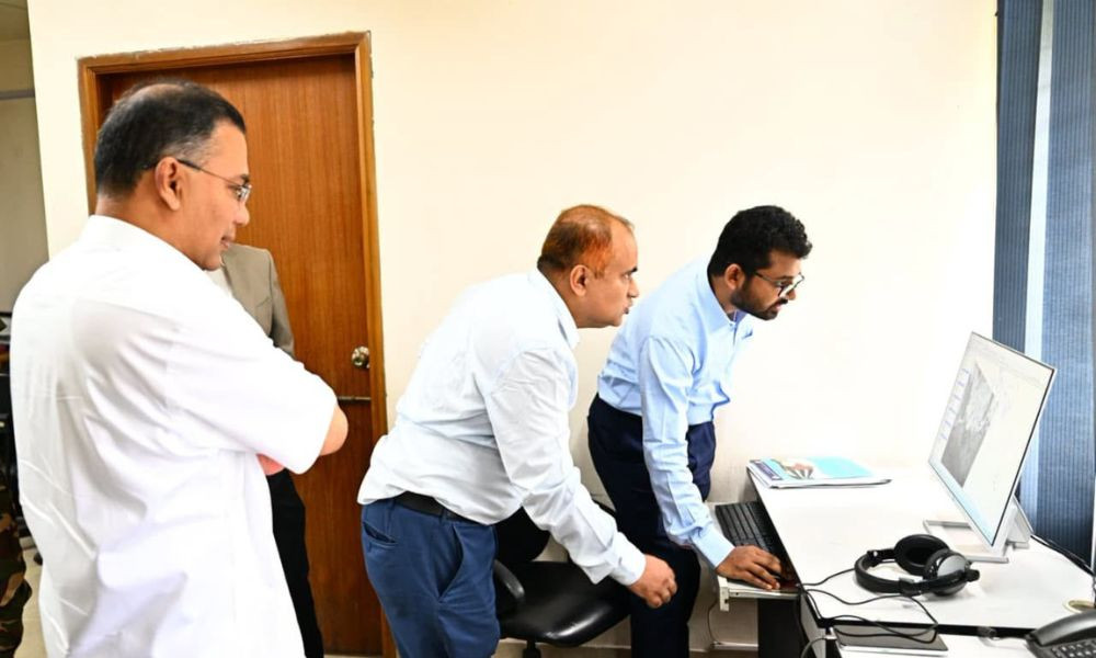 মহাকাশ গবেষণা প্রতিষ্ঠান ‘স্পারসো’ পরিদর্শনে প্রধানমন্ত্রী