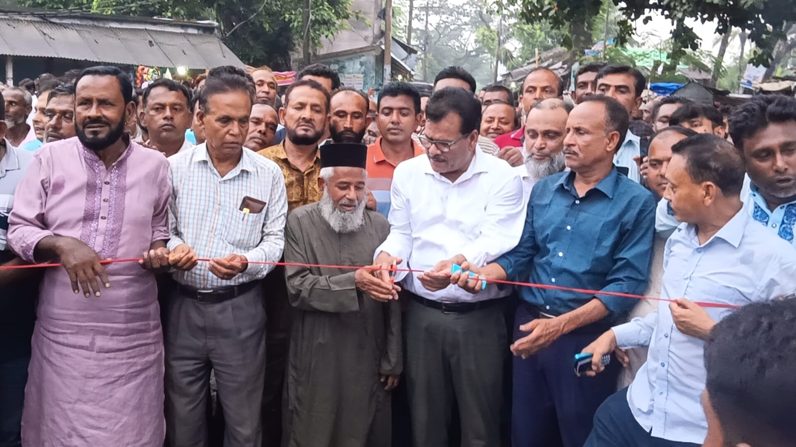 ক্ষতিগ্রস্ত কৃষকদের নাম বাদ দিয়ে তালিকা প্রস্তুতের অভিযোগ
