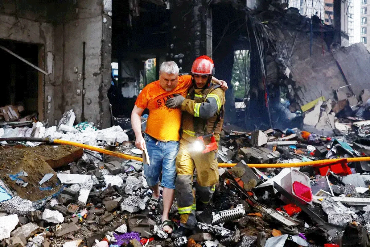 কিয়েভে রাশিয়ার ক্ষেপণাস্ত্র-ড্রোন হামলায় নিহত ১১