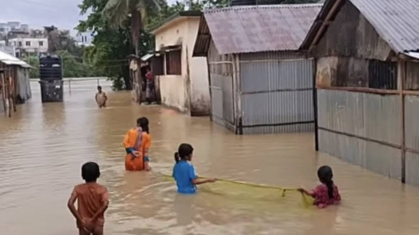 মৌলভীবাজারে মনু ও ধলাই নদের বাঁধ ভেঙে ৩৮ হাজার মানুষ পানিবন্দী