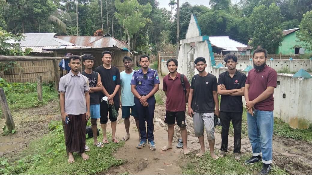 হামহামে আটকে পড়া ঢাকা ইন্টারন্যাশনাল ইউনিভার্সিটির ১০ শিক্ষার্থী উদ্ধার