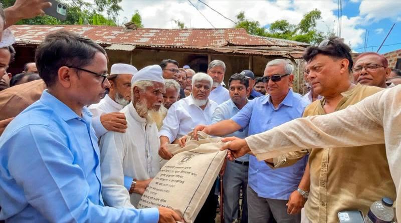 একই পরিবারের ১১ জন্মান্ধর পাশে এমপি নাসের রহমান;আর্থিক ও চিকিৎসার আশ্বাস