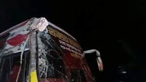 টাঙ্গাইলে ট্রাক-বাসের মুখোমুখি সংঘর্ষে শিশুসহ নিহত ৩