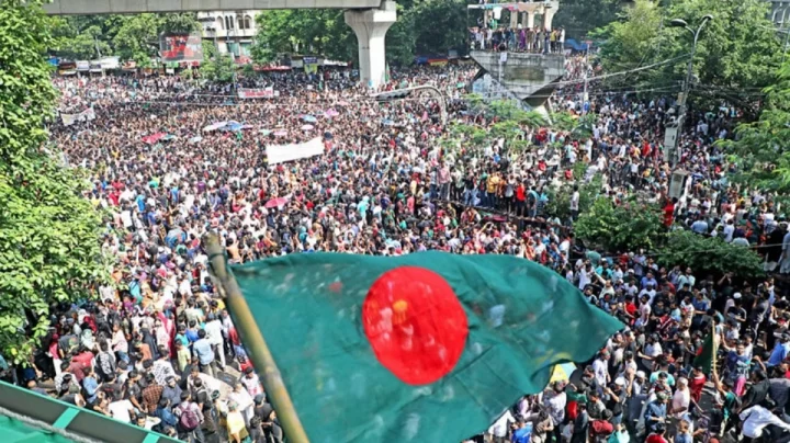জুলাই অভ্যুত্থানের সেই উত্তাল দিনে তিন দিনের নির্বাহী ছুটি জারি করেছিল তৎকালীন সরকার