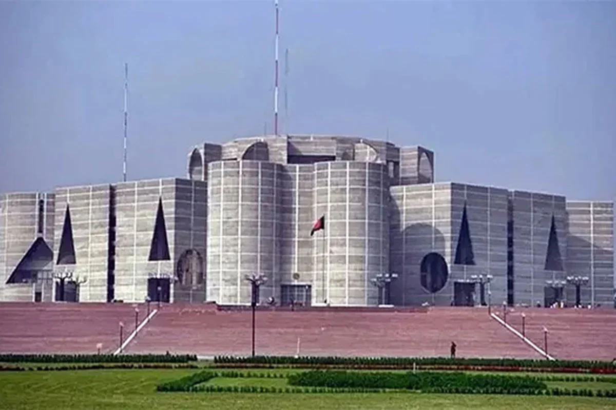 রাষ্ট্রপ্রধান পদে সংঘাতহীন প্রক্রিয়া নিশ্চিতে ২০ আগস্ট বিশেষ অধিবেশন: ইসি