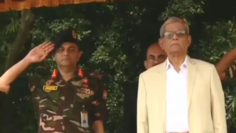 বঙ্গভবনে রাষ্ট্রপতিকে সম্মানসূচক গার্ড অব অনার প্রদান