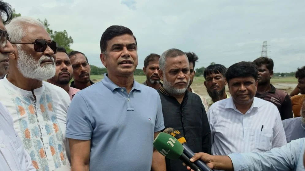 খোয়াই নদীর ক্ষতিগ্রস্ত বাঁধ পরিদর্শনে প্রতিমন্ত্রী ফরহাদ