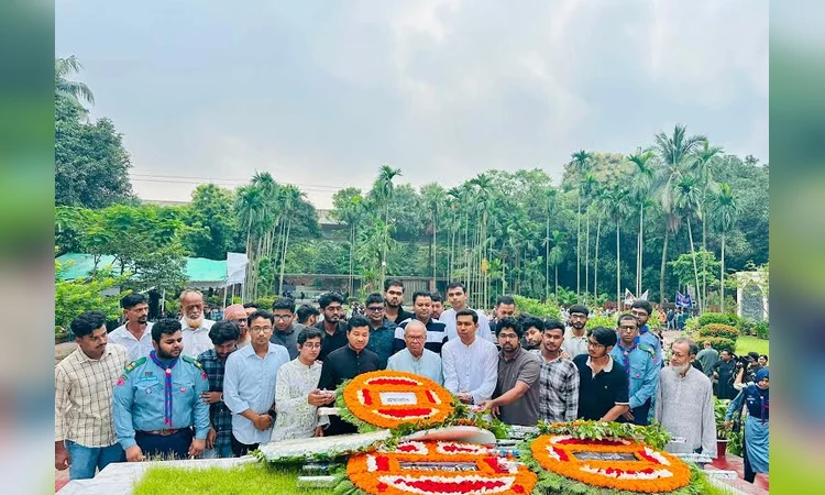 জাতীয় কবি কাজী নজরুল ইসলামের সমাধিতে ঢাবি ছাত্রদলের শ্রদ্ধাঞ্জলি
