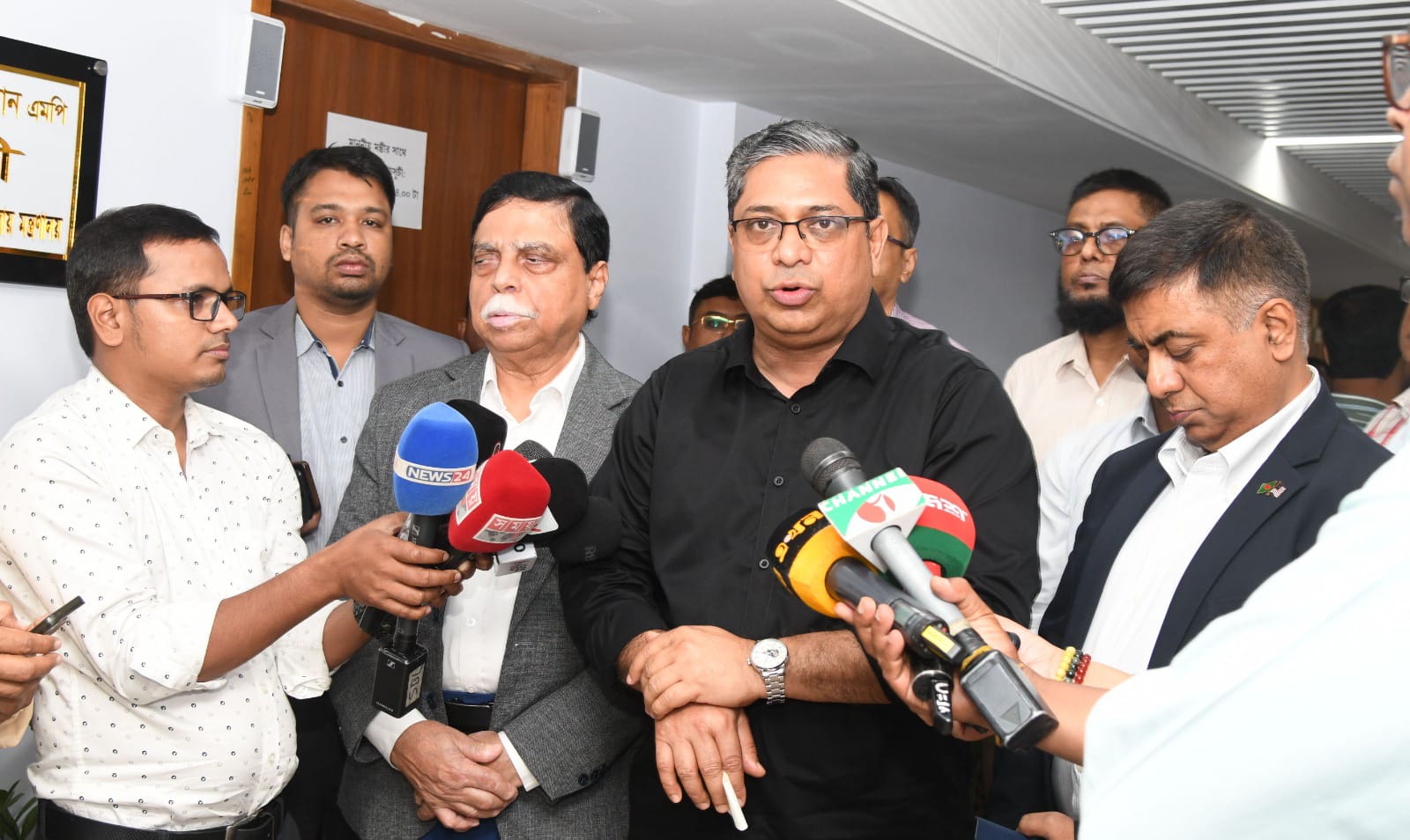 মালয়েশিয়া ৬ মাসের মধ্যে বাংলাদেশ থেকে ২ লাখ শ্রমিক নেবে: স্থানীয় সরকার প্রতিমন্ত্রী