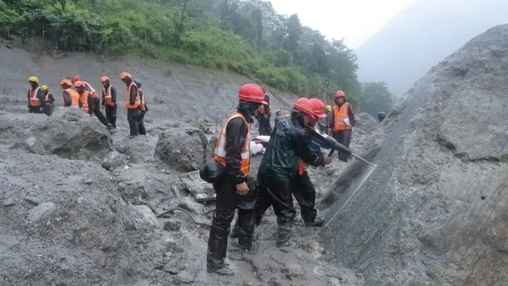 সংকটজনক পরিস্থিতি: নেপালে প্রলয়ঙ্কারী প্লাবনে ২০০ এর বেশি শিক্ষার্থী নিখোঁজ, ধ্বংসের মুখে ১৯ শিক্ষা প্রতিষ্ঠান