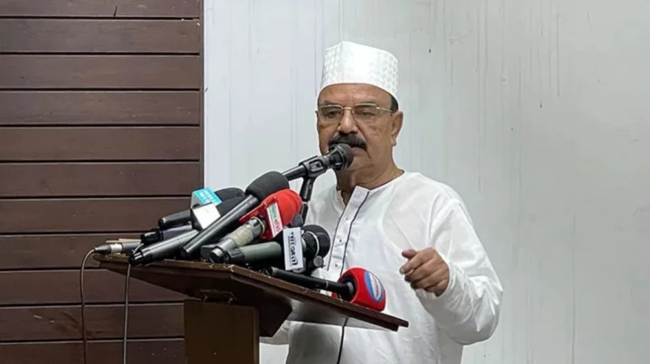 শেখ হাসিনাকে অবিলম্বে দেশে ফেরার চ্যালেঞ্জ গয়েশ্বর চন্দ্র রায়ের