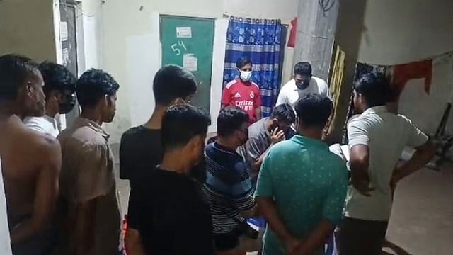 তালাবদ্ধ ঘরে দম্পতি ও নবজাতকের অর্ধগলিত লাশ, পুলিশের ধারণা হত্যাকাণ্ড