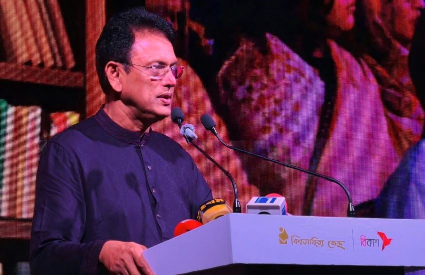 ভবিষ্যৎ প্রজন্মকে সঠিক পথে পরিচালিত করতে বইয়ের বিকল্প নেই: শিক্ষামন্ত্রী