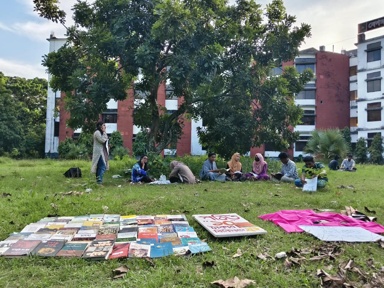 বেরোবিতে ১০ টাকায় বই পড়ার সুযোগ দিচ্ছে ‘পঠিত’