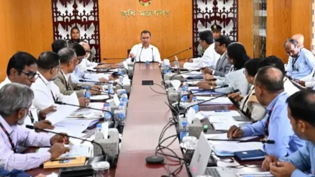 আমদানিনির্ভরতা কমিয়ে অভ্যন্তরীণ উৎপাদন বৃদ্ধির নির্দেশ প্রধানমন্ত্রীর