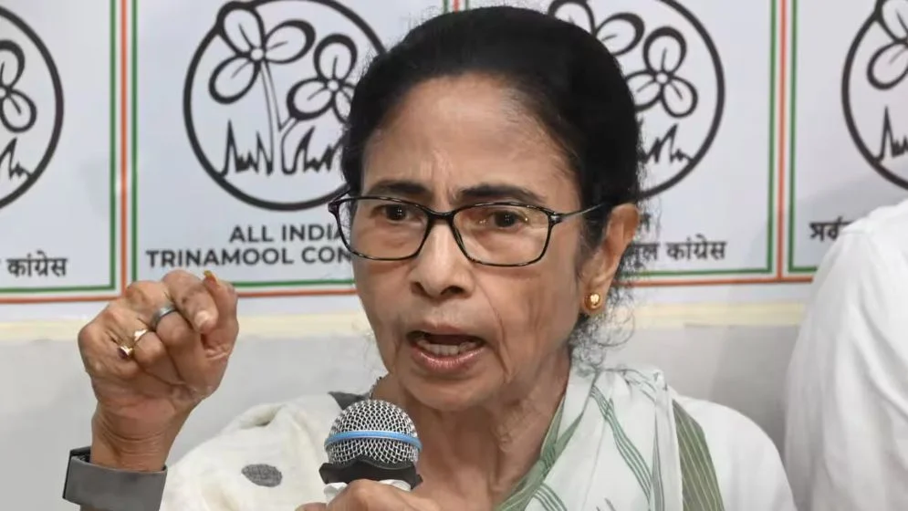 কংগ্রেসের সাথে সব ধরনের রাজনৈতিক সমঝোতা ভাঙার স্পষ্ট বার্তা মমতার