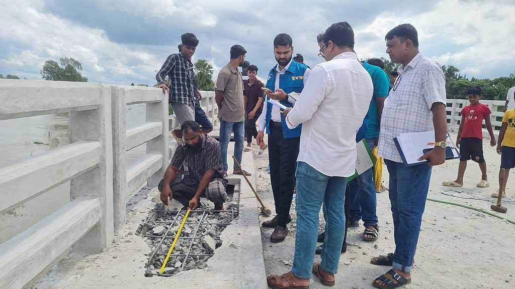 ১০ কোটি টাকার সেতু নির্মাণে রডের বদলে বাঁশ, তদন্তে দুদক