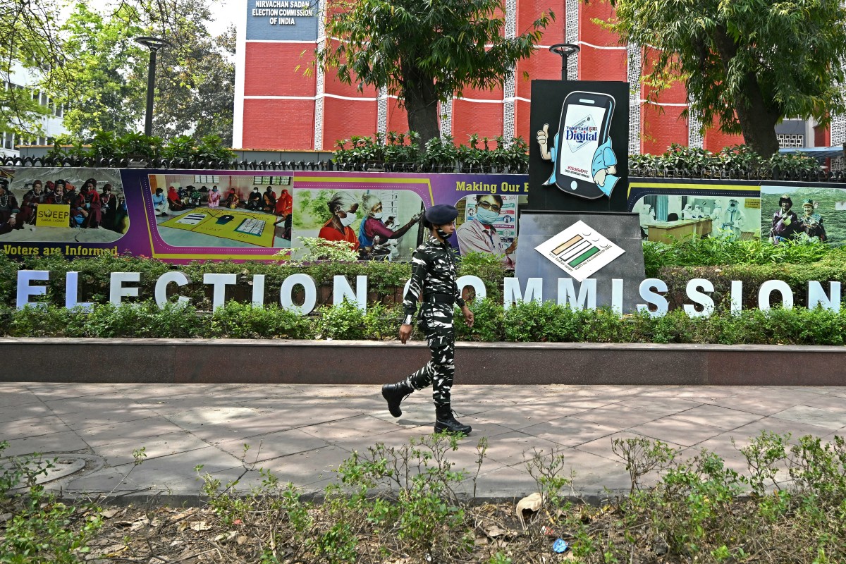 ভারতের নির্বাচন কমিশন ঘিরে এত বিতর্ক কেন?