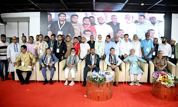 ক্রীড়াঙ্গনকে রাজনীতিমুক্ত করতে হবে : স্পিকার