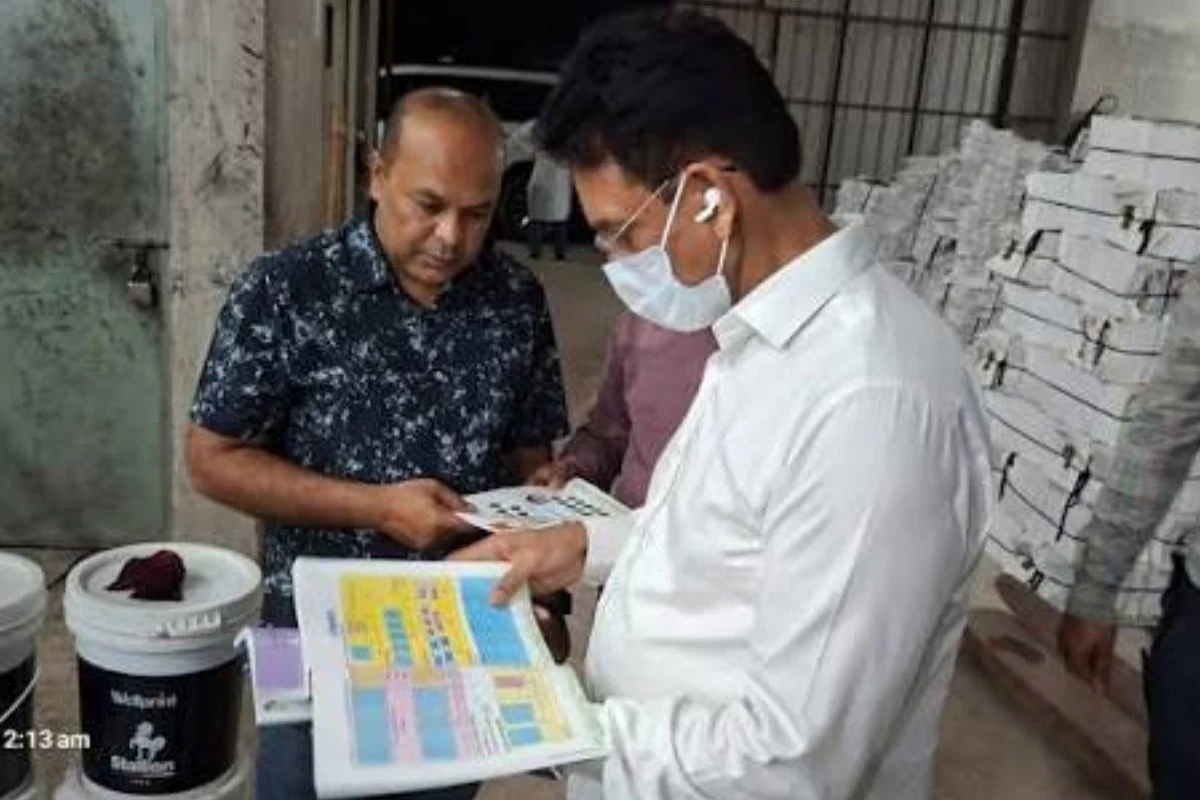 পাঠ্যপুস্তকের মান যাচাইয়ে গভীর রাতে ছাপাখানায় শিক্ষামন্ত্রী