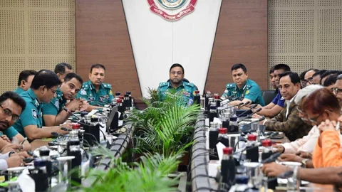 দুর্গাপূজা আইনশৃঙ্খলা বাহিনীর জন্য ‘অগ্নিপরীক্ষা’: ডিএমপি কমিশনার