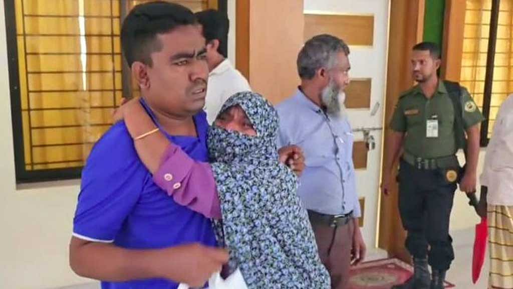 নিজের সঙ্গে রাখতে চান না ছেলে, ইউএনওর কাছে অভিযোগ মায়ের