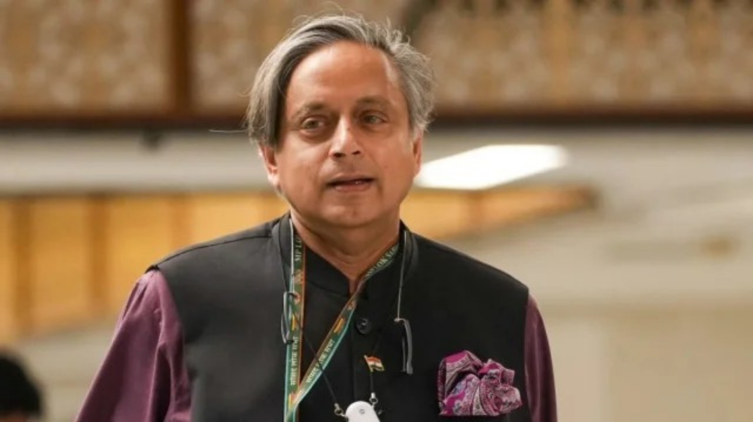 দিল্লিতে যুদ্ধের মতো প্রস্তুতি দেখে উদ্বেগ শশী থারুর