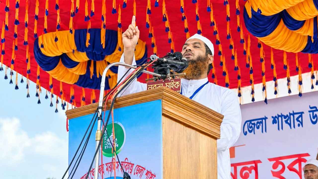 বিএনপি জাতির সঙ্গে বেইমানি করতে ৬ মিনিটও নেয় না: মামুনুল হক