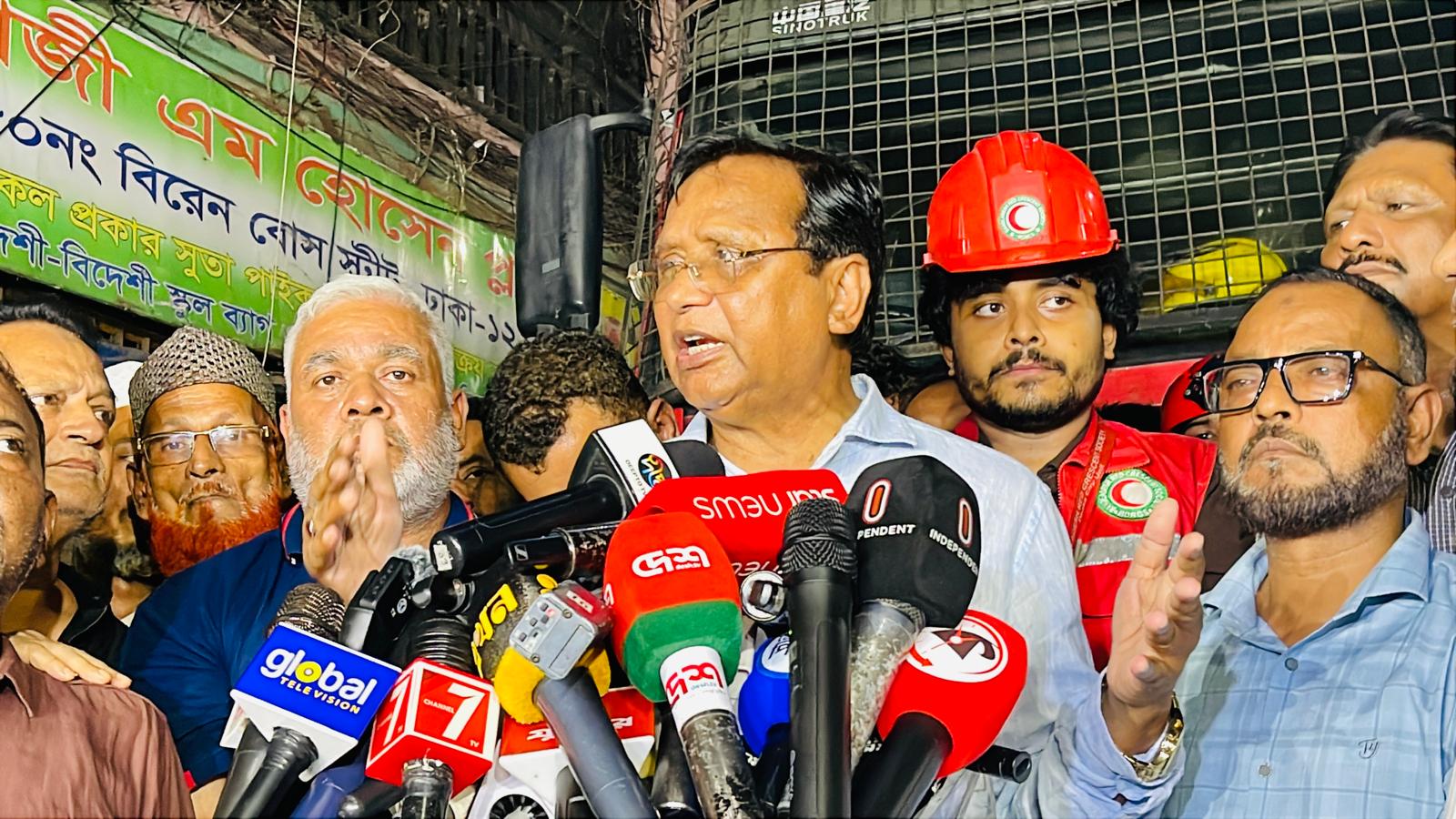 চকবাজারে অগ্নিকাণ্ড : অগ্নিনির্বাপণ ব্যবস্থা নিশ্চিতের আহ্বান ডিএসসিসি প্রশাসকের