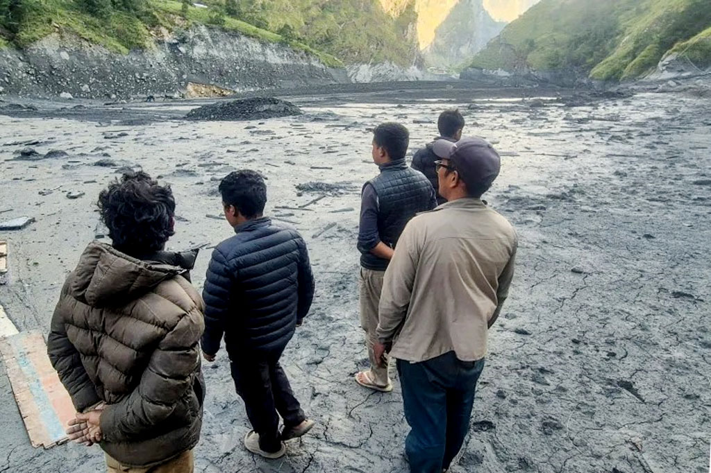 নেপালে বন্যা-ভূমিধসে আটকা ৯ বাংলাদেশিসহ শতাধিক পর্যটক