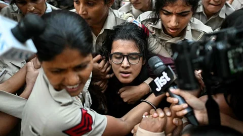 অভিজিতের পর নেহাও আটক, ‘তেরঙা’ মিছিলে দমন-পীড়নের অভিযোগ আইসার
