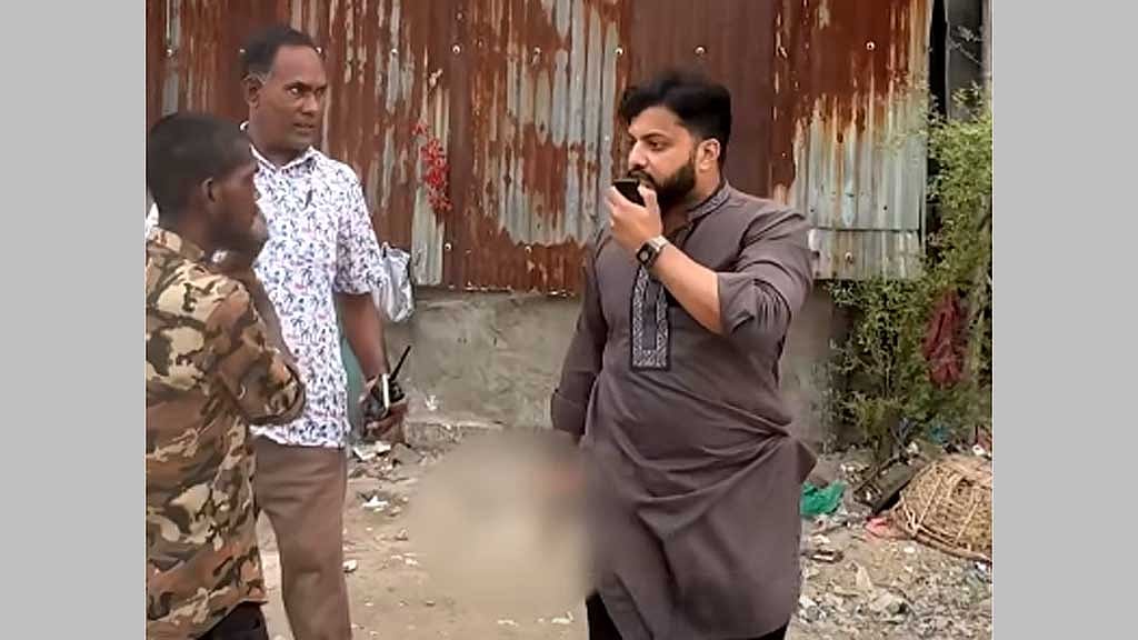 পিস্তল হাতে মাদকবিরোধী অভিযানে প্রতিমন্ত্রী ইশরাক, পুলিশকে জানাননি আগে