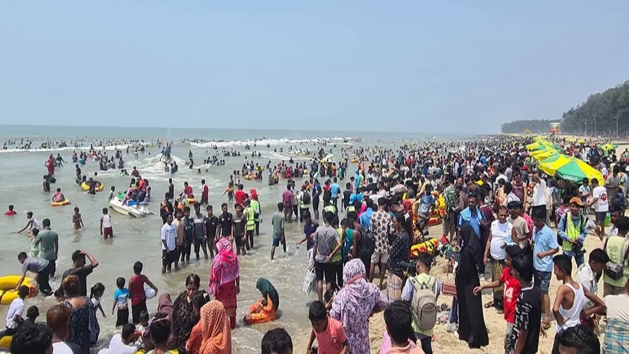 হিমছড়ি সৈকতে গোসলে নেমে প্রাণ গেল ৩ পর্যটকের, নিখোঁজ ৩