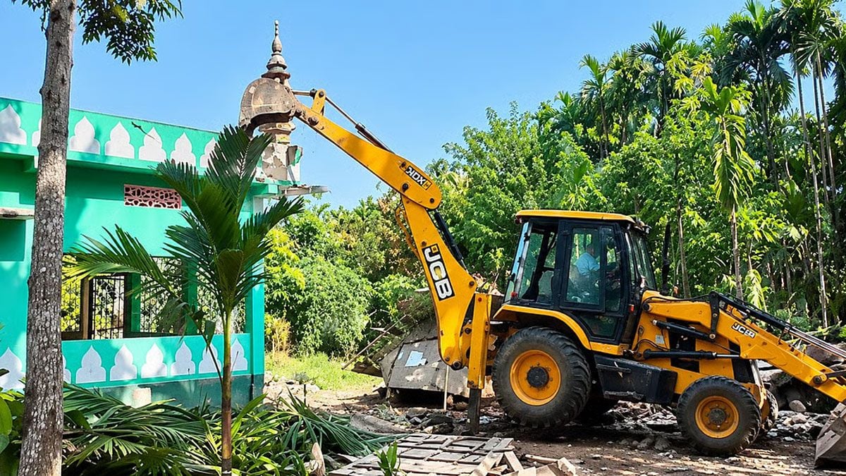 আসামে ১১০০-এর বেশি মুসলিম পরিবারের বাড়িঘর উচ্ছেদ, ভাঙা হলো মসজিদ