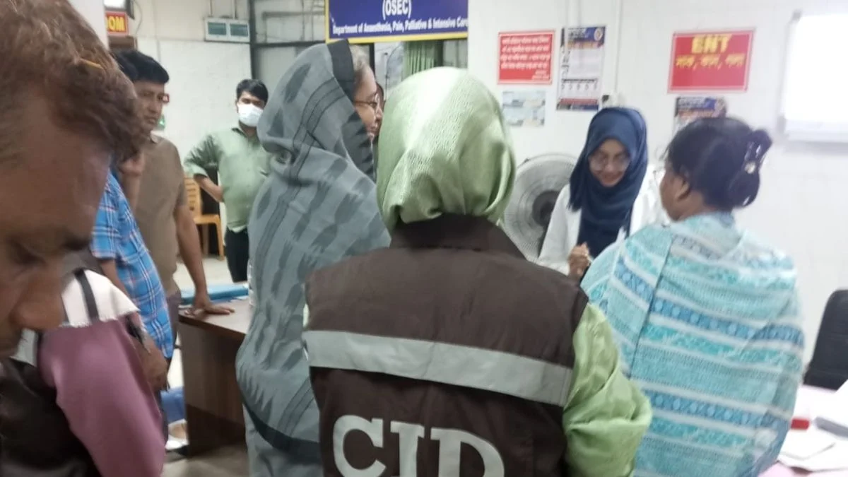 রিমান্ড শেষে স্বাস্থ্য পরীক্ষার জন্য হাসপাতালে দীপু মনি