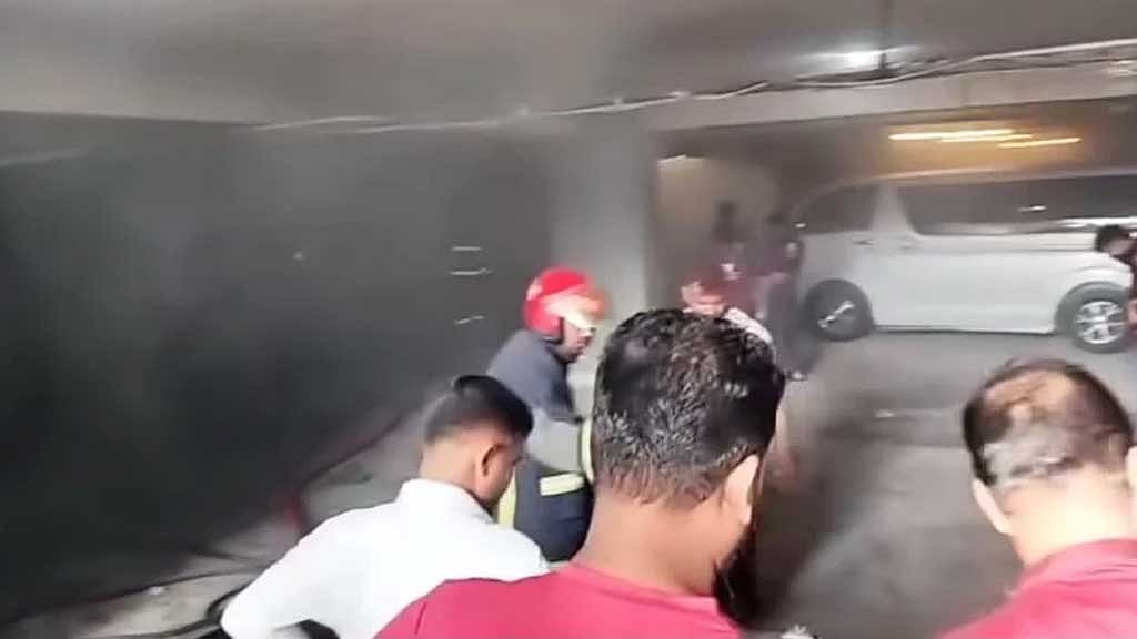 কক্সবাজারের হোটেলে আগুন, আতংকে ৩০০ পর্যটক