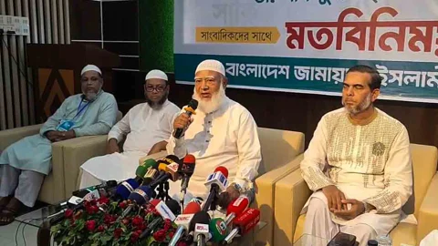 সরকারের ভুলের দায় বিরোধী দল নেবে কেন: জামায়াত আমির