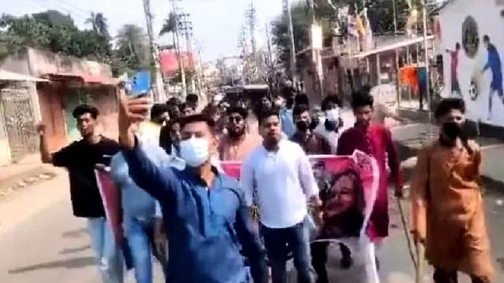 জুমার খুতবার সময় কুমিল্লায় ছাত্রলীগের মিছিল, গ্রেপ্তার ১৮