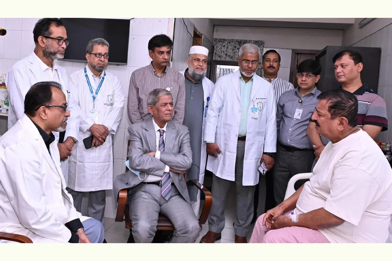 চিকিৎসাধীন ভূমিমন্ত্রীকে দেখতে গেলেন রাষ্ট্রপতি
