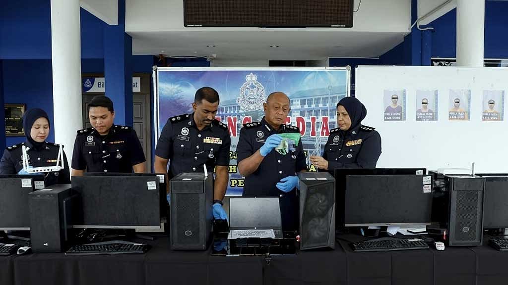 মালয়েশিয়ায় অনলাইন গেমিং প্রতারণার অভিযোগে চার বাংলাদেশিসহ গ্রেপ্তার ৬