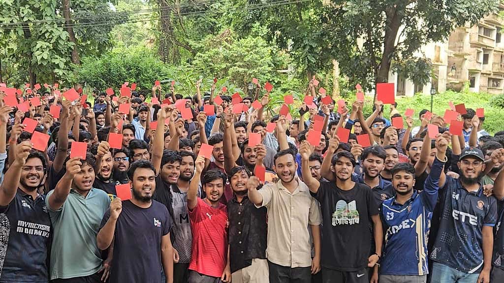চুয়েটে ক্লাসে ফিরতে রাজি আন্দোলনকারী শিক্ষক-শিক্ষার্থীরা, উপাচার্যবিরোধী আন্দোলন চলবে