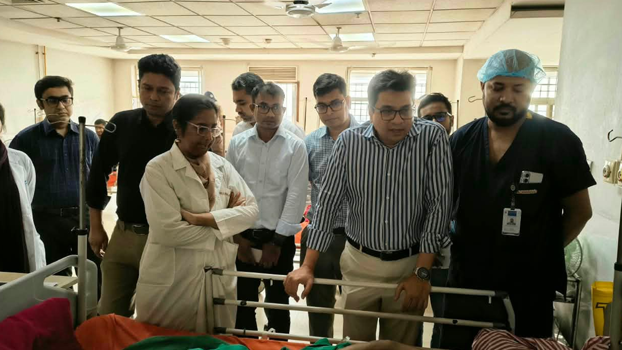প্রতিবন্ধী ইমাম হোসেনের পাশে দাঁড়ালেন ডা. জুবাইদা রহমান