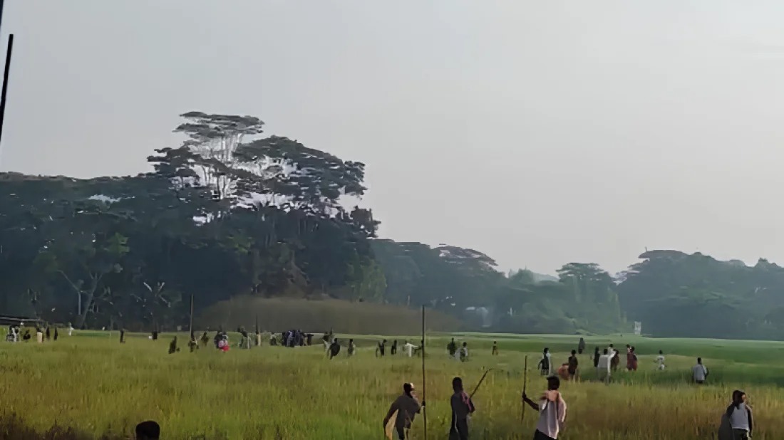 মসজিদের সভাপতি পদ নিয়ে সংঘর্ষ, বসতবাড়িতে লুটপাট-অগ্নিসংযোগ