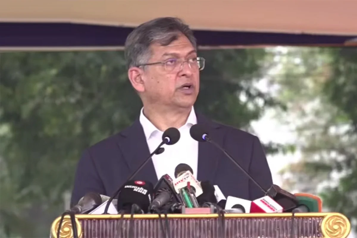 সততা ও পেশাদারি জনগণের আস্থা অর্জন করতে হবে : স্বরাষ্ট্রমন্ত্রী