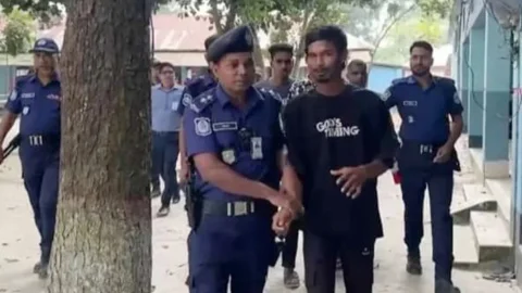 ঠাকুরগাঁওয়ে জাল ভোট দেওয়ার চেষ্টা, আটক তিন শিক্ষার্থী