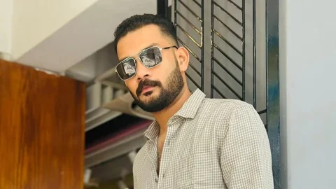 পুলিশের পোশাকে ধাওয়া, নদীতে ঝাঁপ দেন তাহসিফ: দীপ